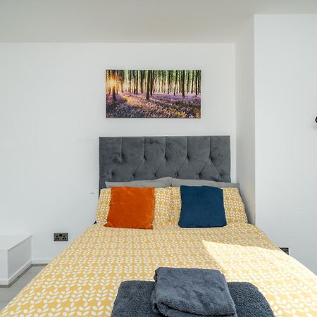 Private Room In London Enfield With Parking ภายนอก รูปภาพ