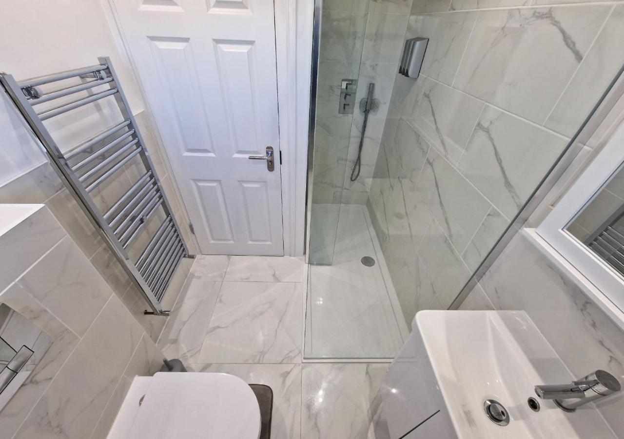 Private Room In London Enfield With Parking ภายนอก รูปภาพ
