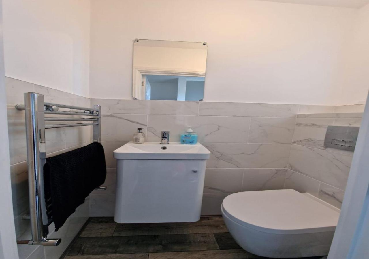 Private Room In London Enfield With Parking ภายนอก รูปภาพ