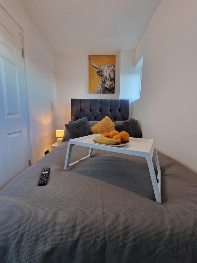 Private Room In London Enfield With Parking ภายนอก รูปภาพ