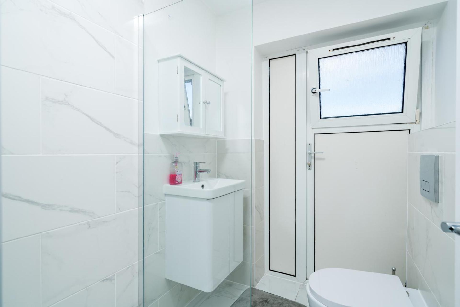 Private Room In London Enfield With Parking ภายนอก รูปภาพ