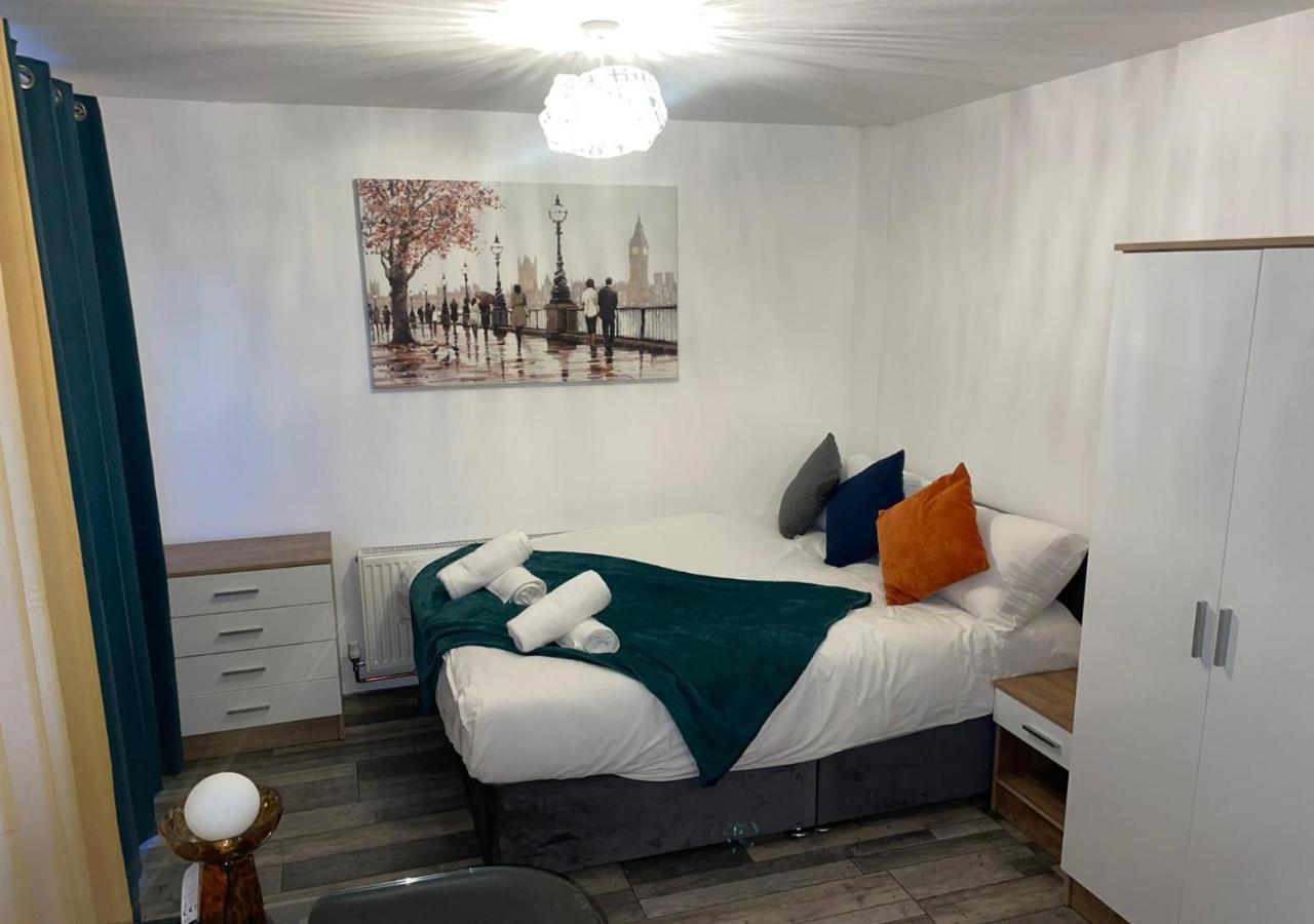 Private Room In London Enfield With Parking ภายนอก รูปภาพ