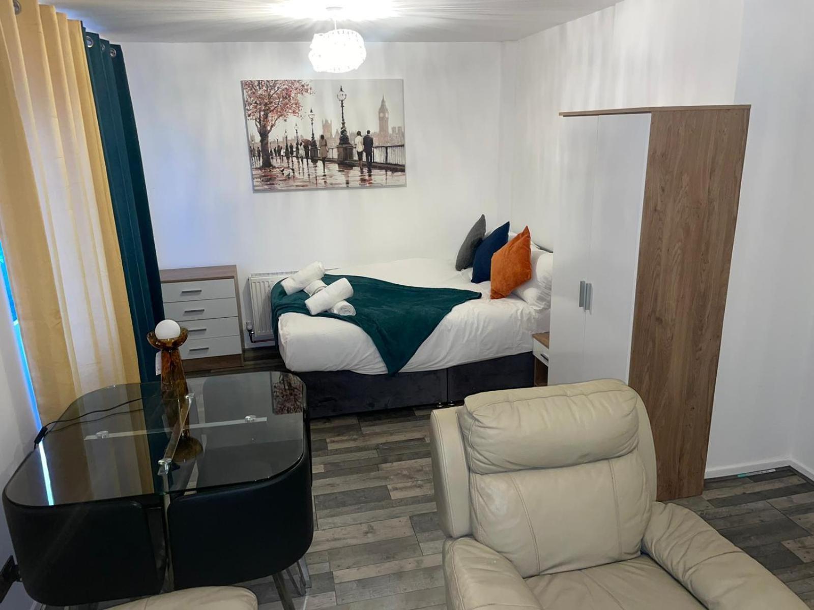 Private Room In London Enfield With Parking ภายนอก รูปภาพ