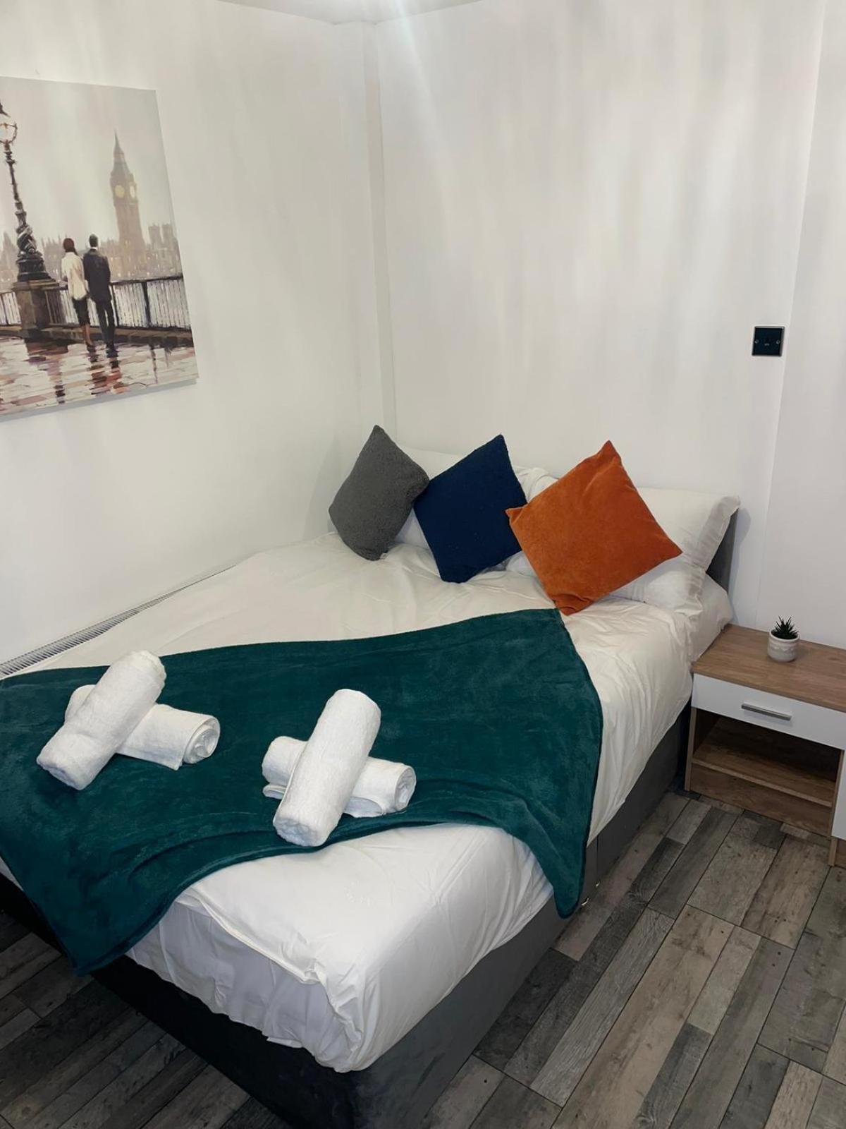 Private Room In London Enfield With Parking ภายนอก รูปภาพ