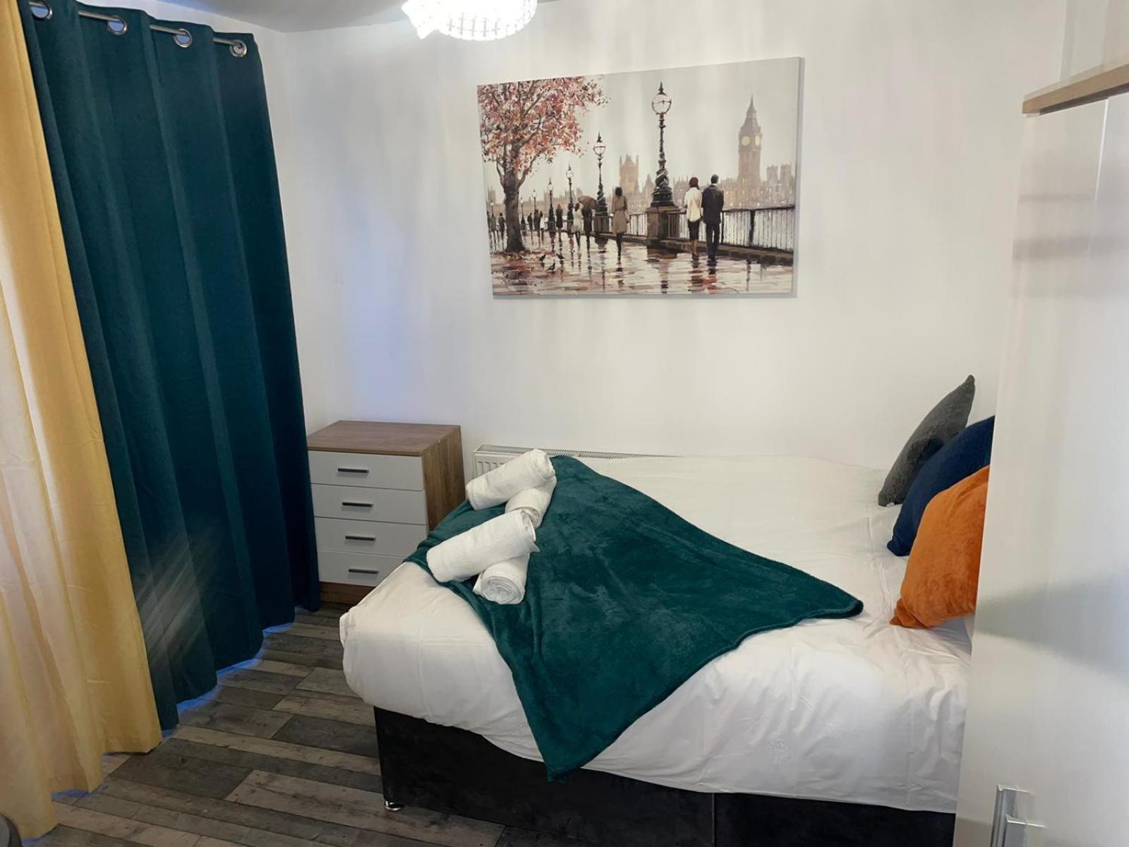 Private Room In London Enfield With Parking ภายนอก รูปภาพ